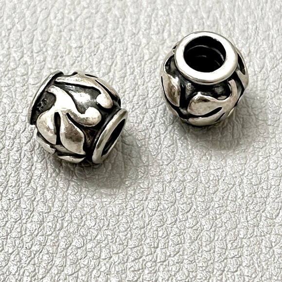 2 Pandora silver leaf charms - Picture 1 of 1